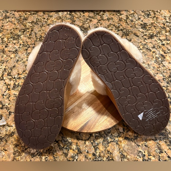 UGG® Scuffette II Suede Women's Slippers in Chestnut l Size: Women's 11 l NWOB - Picture 12 of 13